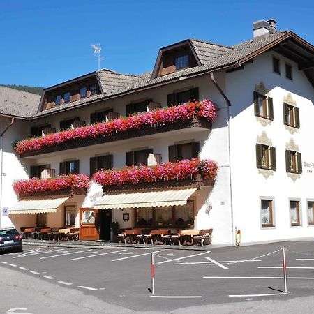 Hotel Urthaler Добиако Екстериор снимка