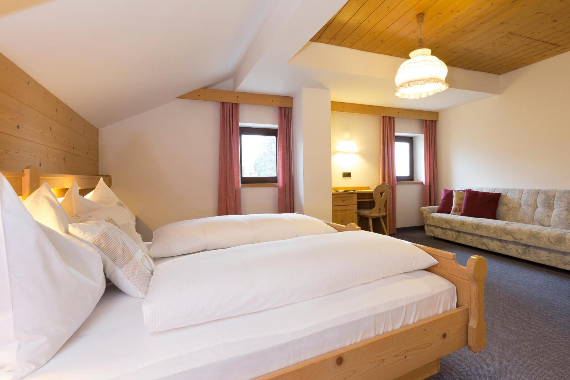 Hotel Urthaler Добиако Екстериор снимка
