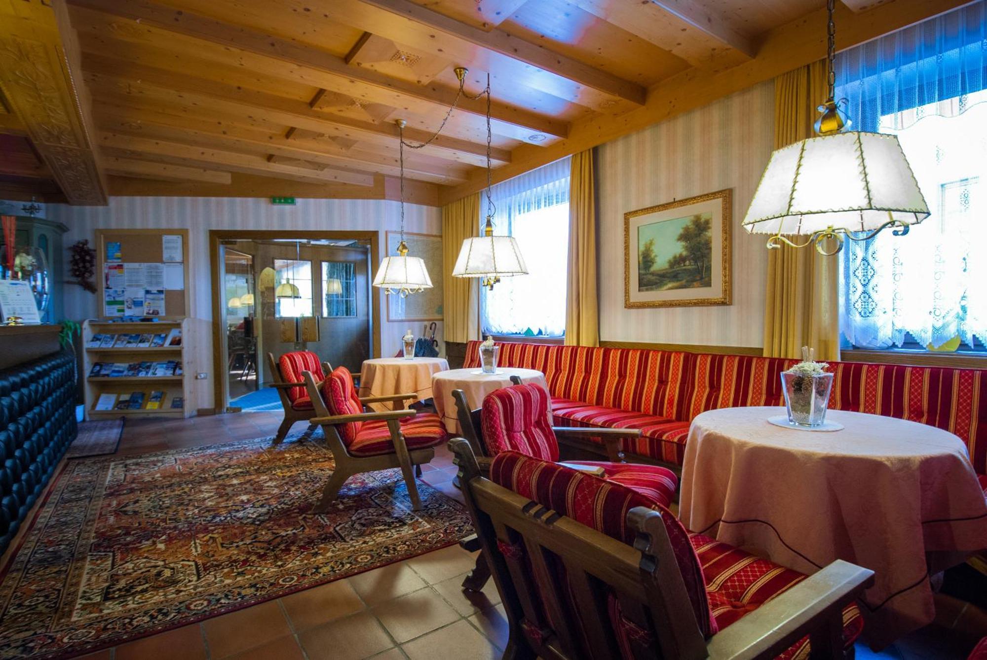 Hotel Urthaler Добиако Екстериор снимка